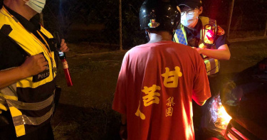 身穿印「甘苦人」T恤酒駕遭逮 這下子真的苦了!