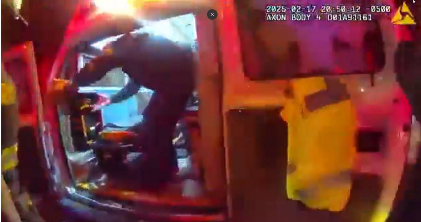 據了解，這名身高175公分的男子獲救時，體重僅有約32公斤，不僅骨瘦如柴，且滿身污垢、頭髮糾結，牙齒幾乎全部爛光。（圖／翻攝X）