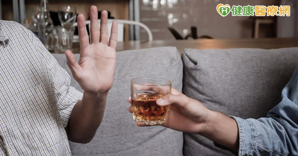戒酒引發「震顫性譫妄」恐損大腦 台研究「神經絲輕鏈」預測戒斷反應 | 生活 | CTWANT