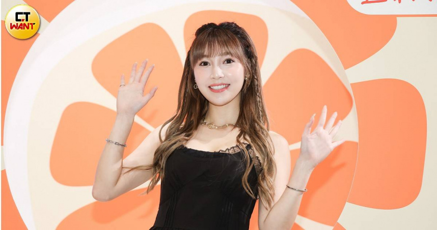 草莓今日擔任和菓子品牌一日店長。（圖／林士傑攝）