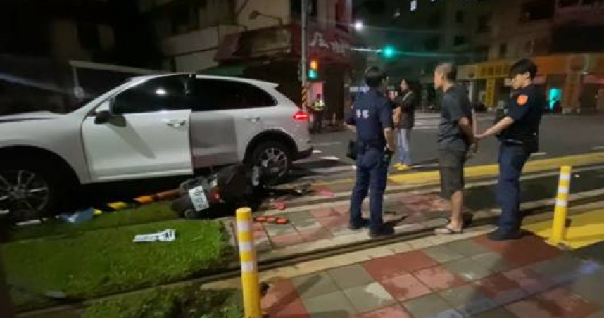 洪男酒駕闖紅燈撞死女騎士，事後態度囂張嗆警「憑什麼銬我」。（圖／翻攝畫面）