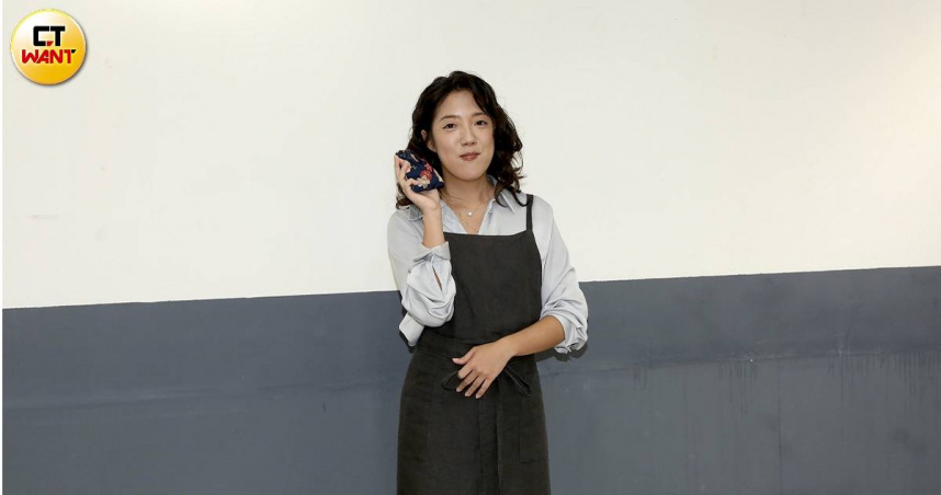 李竺芯透露金曲獎典禮當天除了會和爸媽一起走紅毯外，還將帶著朋友送的釋迦牟尼舍利子當作幸運物。（圖／侯世駿攝）