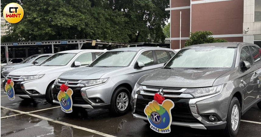 國際同濟會台灣總會捐贈7部車，提升警局治安維護量能。（圖／沈建邦攝）