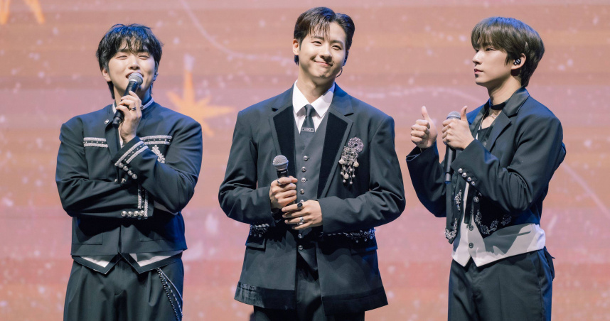 B1A4以歌曲〈What's Happening?〉與〈REWIND〉揭開序幕，在演出初段便與台下觀眾熱情互動。（圖／SHOW OFFICE提供）