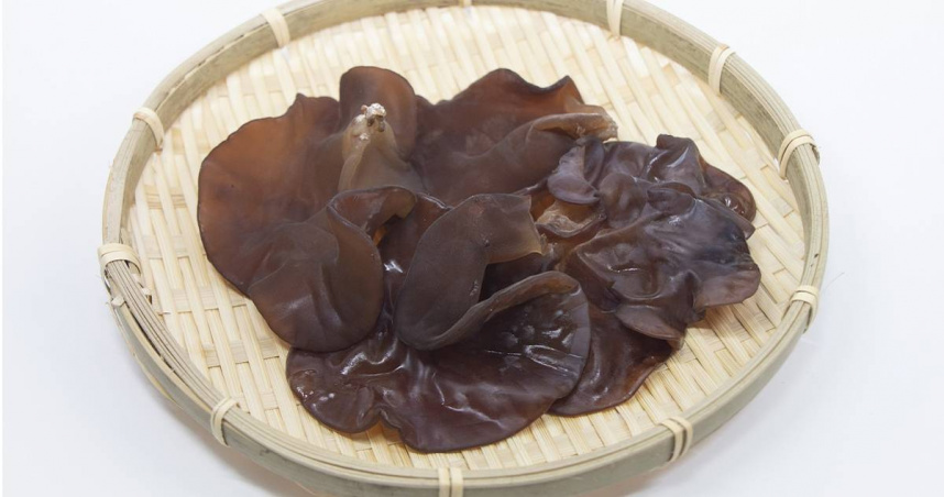 醫師表示，泡發木耳不建議放隔夜再吃。（示意圖／photoAC）