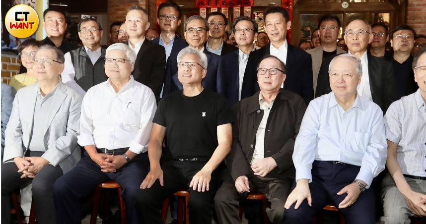 輝達黃仁勳的兆元宴上，第三排最左邊的就是勝宏科技創辦人陳濤。（圖／方萬民攝）