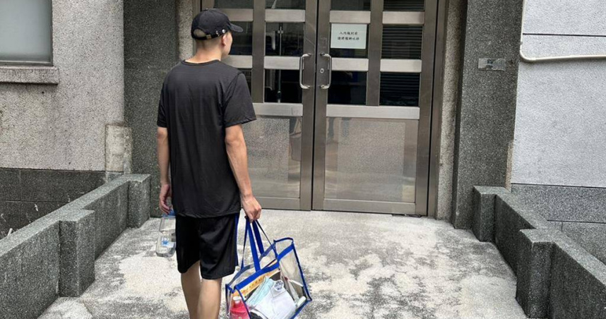 雲林縣廖姓男子因詐欺案入監後假釋，卻拍片上網挑釁司法遭撤銷假釋，20日雲林地檢署表示廖男已到地檢署報到，發監執行殘刑。（圖／雲林地檢署提供）