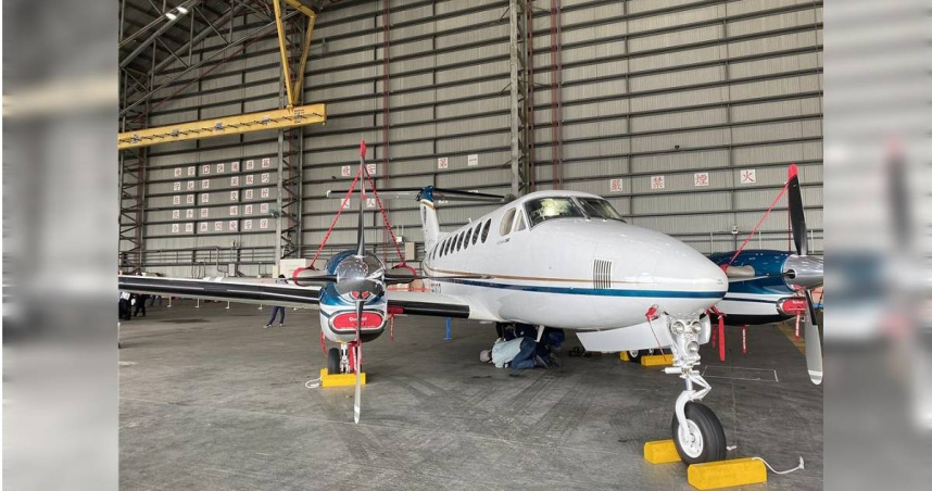 今（25）日上午出動造價3.3億的「King Air 360ER遙測飛機」，該機配有高解析航攝數位相機、高光譜掃描儀、光達掃瞄儀等，解析度可達15公分。（圖／農業部）
