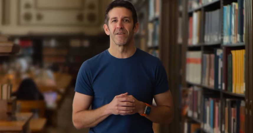 蘋果公司硬體工程副總裁特努斯（John Ternus）。（圖／翻攝自Apple）