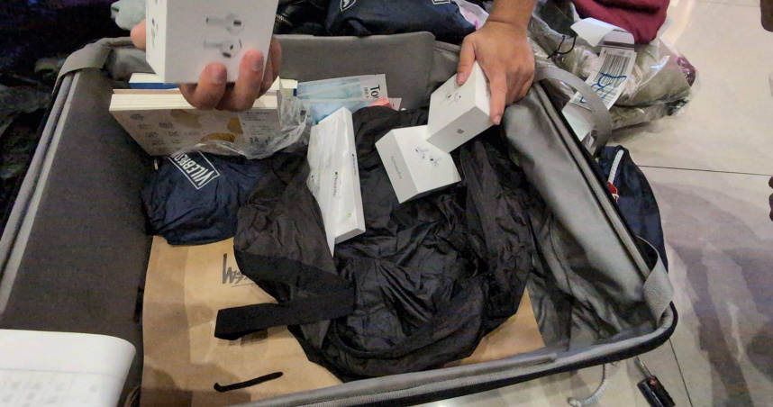 吳姓港籍男子8次來台偷竊蘋果耳機被逮。（圖／翻攝畫面）