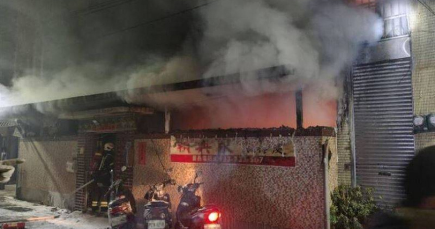 基隆里長辦公室凌晨火警。（圖／翻攝畫面）