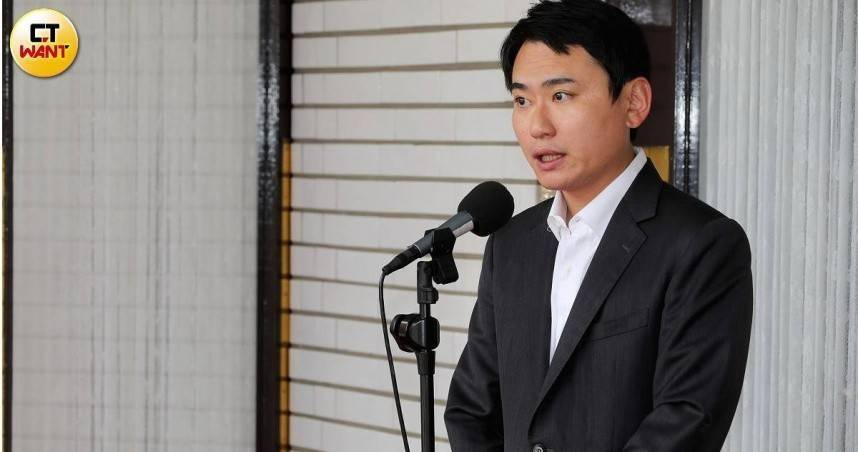 民進黨立委陳冠廷表示，院版軍購案涵蓋對美採購與國內委製研發，兩者缺一不可。（圖／周志龍攝）