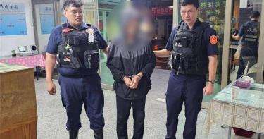 苗栗竹南一戶民宅凌晨遭男子闖入行竊，警方調閱監視器後，迅速鎖定轄區黃姓慣竊並拘提到案。（圖／翻攝畫面）