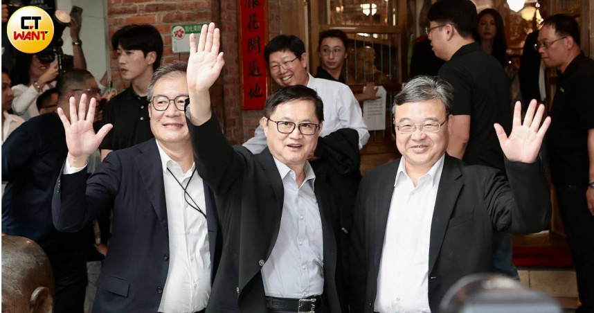 輝達執行長黃仁勳宴請供應鏈的「兆元宴」晚間在磚窯餐廳登場，各大科技廠高層聚首。（圖／黃耀徵攝）