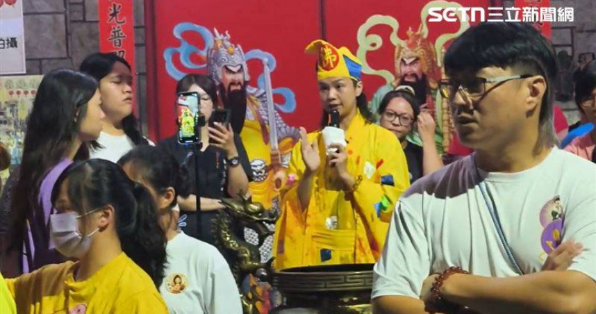 玄濟宮遭「踢館」！尬電師父身穿濟公道袍迎戰　痛斥對方：忘恩負義