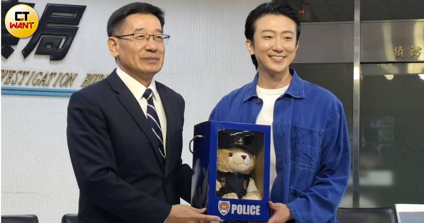 金曲男團合體刑事局打詐！　局長邱紹洲籲「幫投票」連結千萬別點
