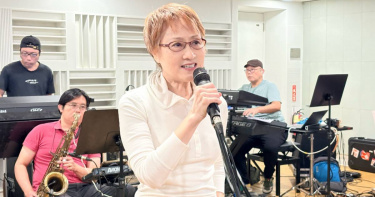 尤雅為了呈現最完美的演出，特別提早一周抵達高雄投入彩排。（圖／全球音樂經紀提供）