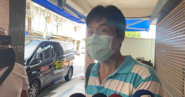加利董座交保後突現身工廠 「接受大家來退換貨」