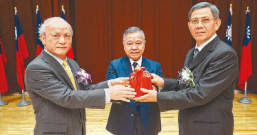 最高行政法院院長藍獻林榮退 總統特任吳明鴻接掌院長