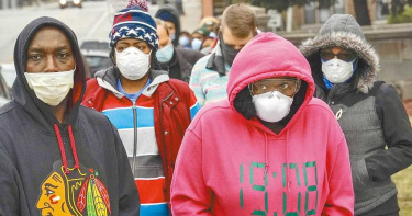 美逾50萬人染疫亡!專家「超過3場戰爭逝者」:明年恐仍需戴口罩生活