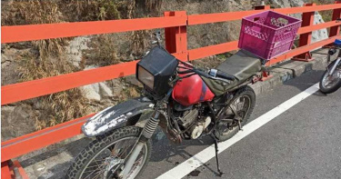 無牌機車南橫撞車騎士負傷肇逃 警追3公里先送醫再開2紅單
