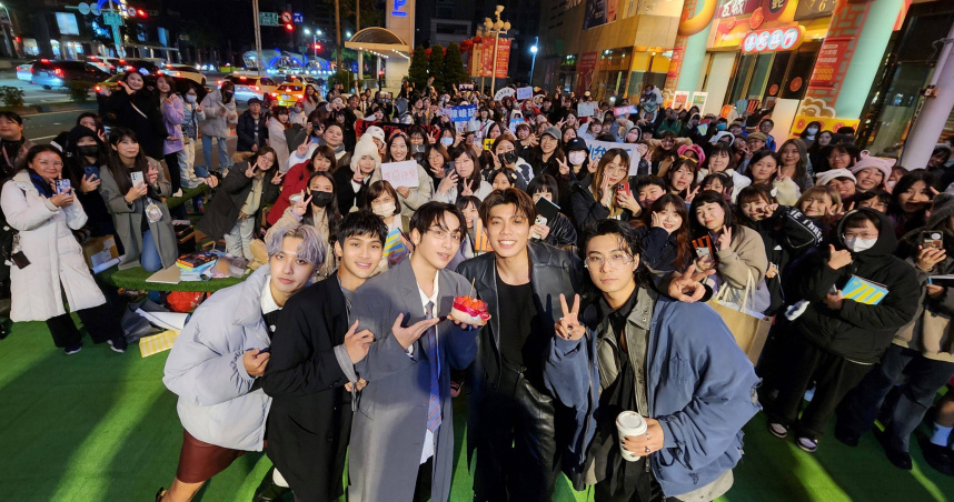 FEniX在台中舉辦專輯《赫茲》簽唱會，吸引超過千名粉。（圖／踢帕娛樂提供）