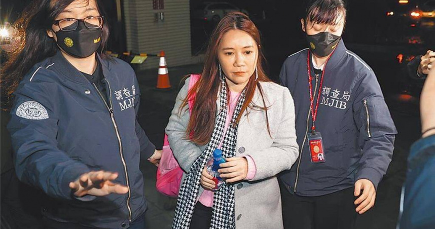 民進黨台北市議員陳怡君（中）涉嫌詐領助理費，移送士林地檢署複訊後聲押，法院裁定100萬元交保。（圖／中國時報記者杜宜諳攝）