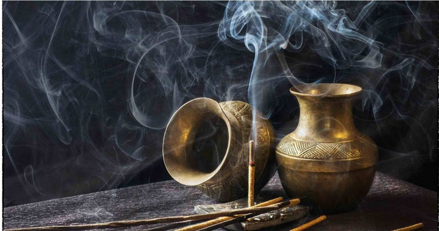 近日，印度一名4歲女童被鄰居用斧頭殺死，並將鮮血潑灑在自家供奉的神壇台階上。當地警方懷疑這起命案可能與某種邪惡的「活人獻祭」儀式有關。（示意圖／翻攝pixabay）