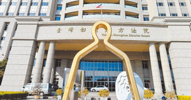 彰化1名國中學生在校時遭4名同學毆打，嚇到不敢上學，家長提告求償，彰化地院判處4名學生及其家長應連帶賠償該名學生醫療費用1050元及精神慰撫金15萬元。（圖／葉靜美攝）