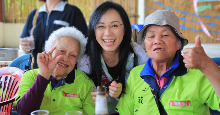 立委陳瑩說，聽力退化的長者若沒有助聽器輔助，不只影響生活品質，也嚴重影響社交。（圖／陳瑩辦公室提供）