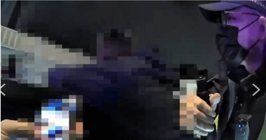 大安警方在建國南路高架橋巡邏時，發現1臨停車輛行跡詭異，逐上前盤查，未料竟於車上發現k他命與依托咪酯。（圖／翻攝畫面）