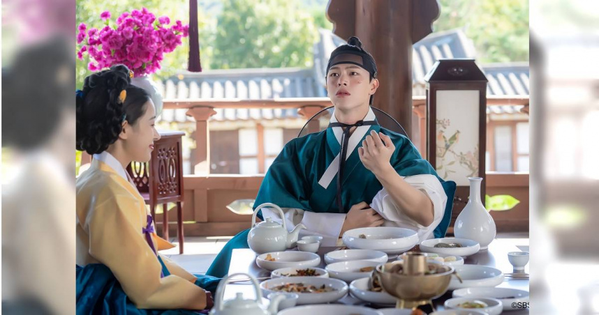 陸星材被附身時大啖美食的模樣，與角色正常時判若兩人。（圖／Hami Video提供）