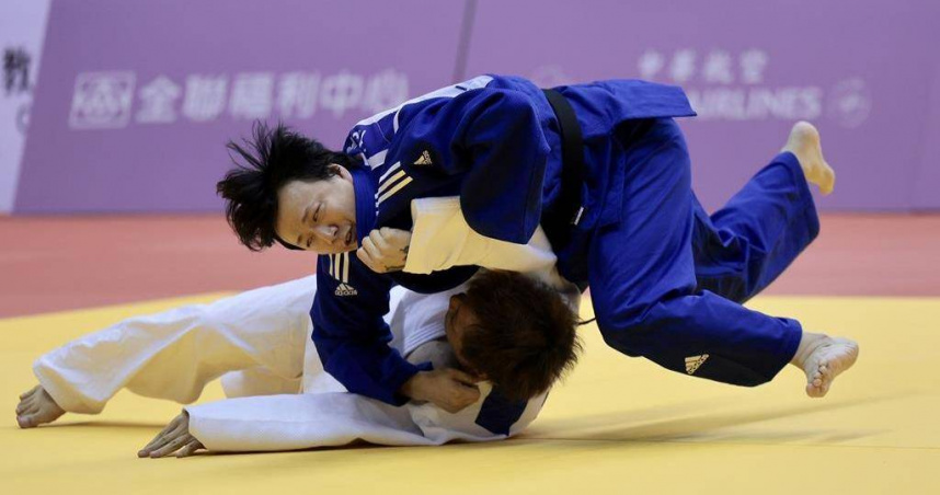 蕭煌奇（上）壓制郭謙成拿下首回合。（圖／報系資料照）