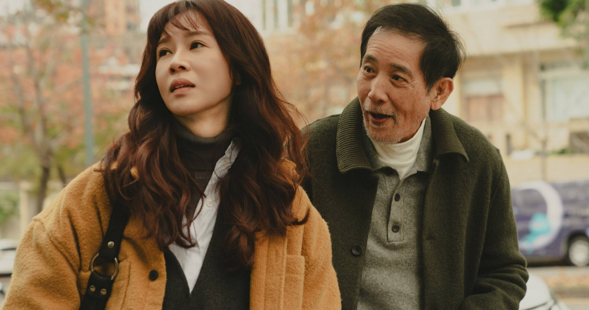 秦漢、謝盈萱在《忘了我記得》中飾演父女，親情互動十分催淚。（圖／Netflix提供）