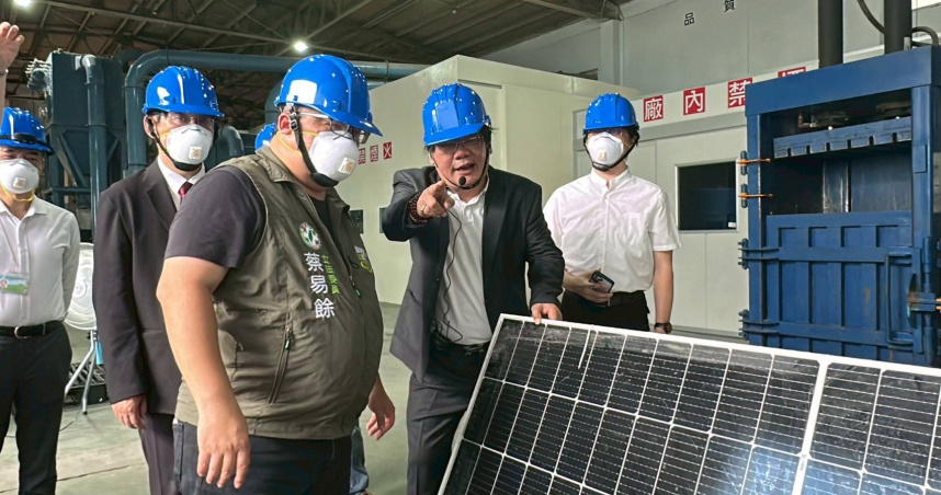 立委蔡易餘指出，政府與產業有責任建立完善的廢棄太陽能板回收機制，確保綠能發展不造成環境負擔。（圖／蔡易餘辦公室提供）