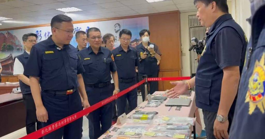 彰化縣警察局長陳明君（左一）視察警方打詐成果。（圖／翻攝畫面）