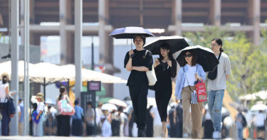 關西與東海地區飆破38度,多地出現熱中症患者,醫護單位緊急出動應對高溫危機。(圖/達志/美聯社)