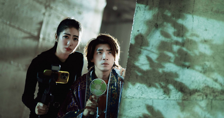 林哲熹直播一半「手機驚人鬼轉」雷嘉汭嚇傻。（圖／光盛影業）