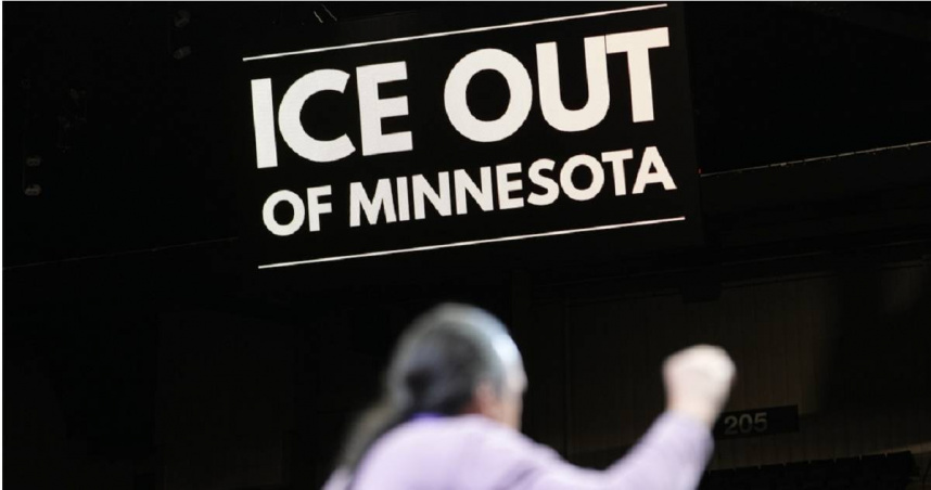 明尼蘇達此場抗議行動是「ICE OUT！」全國行動日的一部分。（圖／達志／美聯社）