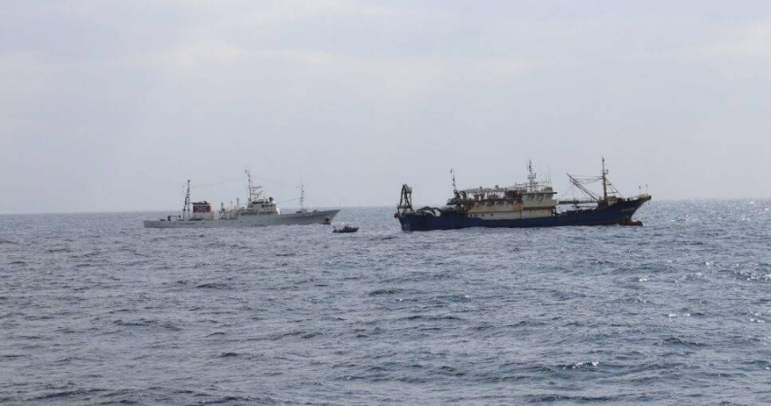 日本水產廳13日宣布，於12日扣押一艘中國漁船並逮捕船長。（圖／翻攝自日本水產廳官網）