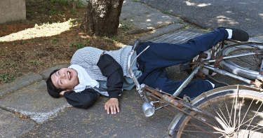 逸祥表示地板其實很燙，自嘲是銅盤烤肉。（圖／台視）