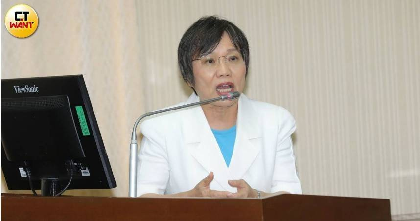 內政部長劉世芳今日澄清租金補貼將逐年縮減的說法，強調只要百萬戶租屋家庭支持目標尚未達成，相關補貼政策就會持續推動。（圖／周志龍攝）