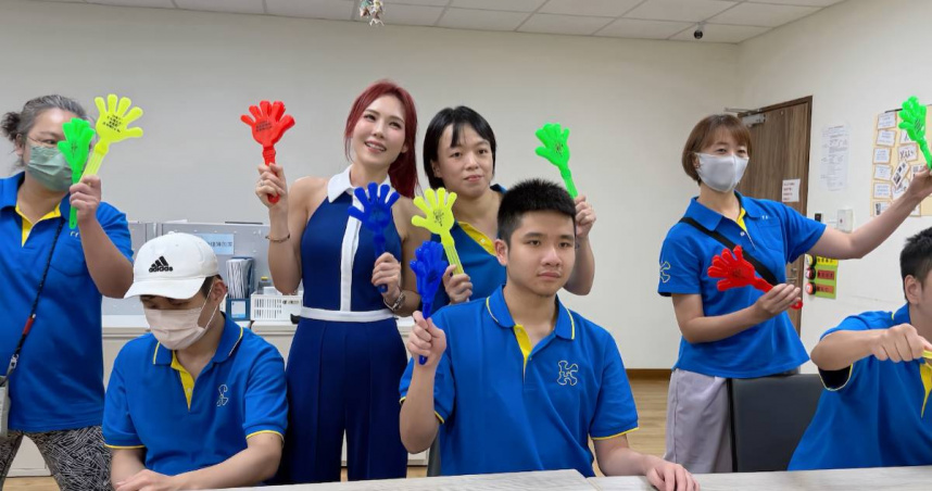 吳申梅低調捐款獻愛心　科技業尪提前來台甜蜜過中秋
