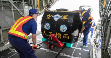 梅雨都不來!南部水庫沒水警報 空軍執行人工增雨作業