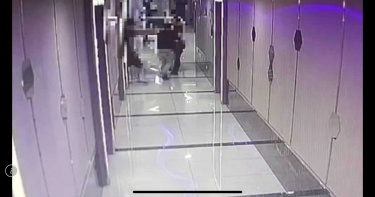 想找女友!誤闖包廂還嗆聲 醉男遭痛毆滿臉血