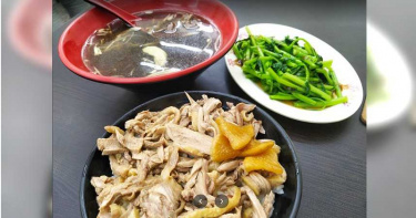 暖爆!二寶媽騎車遭撞…小兄妹節省「只點兩碗飯」 霸氣哥加點+買單