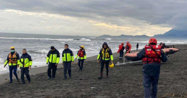 宜蘭五結捕饅苗季風浪大 1男子遭浪捲走