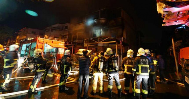 宜蘭透天厝深夜火警!疑「蒸氣SPA」引發火勢 2人逃出