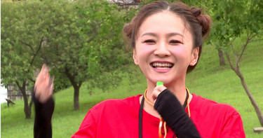 花花裝「卡哇伊」被虧紅衣小女孩 當關主一次就上手