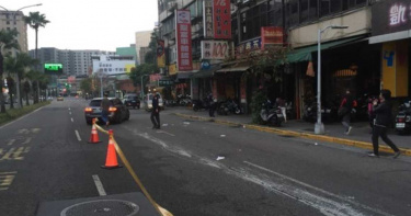 婦清晨過馬路遭賓士車撞飛 駕駛:她突然出現馬路上